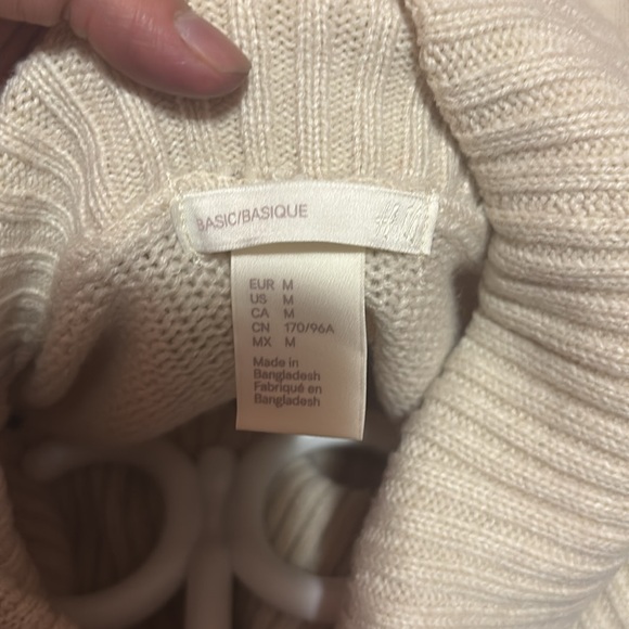 H&M Sweater dress - Picture 3 of 3